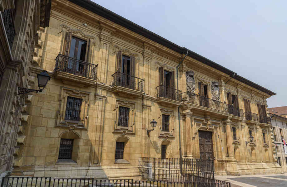Oviedo 033 - palacio del marqués de San Feliz.jpg